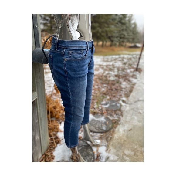 Tommy Hilfiger Skinny Crop Jeans Mid Rise Med Wash Sz 8 - Picture 11 of 12